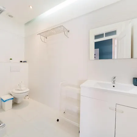 Bright 3br Steps From National Pantheon | By Airnest Lejlighed