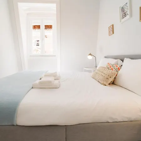 Bright 3br Steps From National Pantheon | By Airnest Lejlighed *