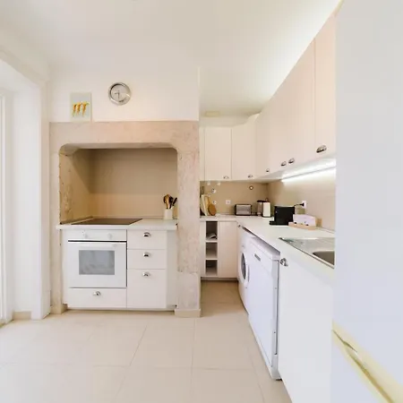 Bright 3br Steps From National Pantheon | By Airnest Lejlighed Lisboa