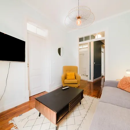 Bright 3br Steps From National Pantheon | By Airnest