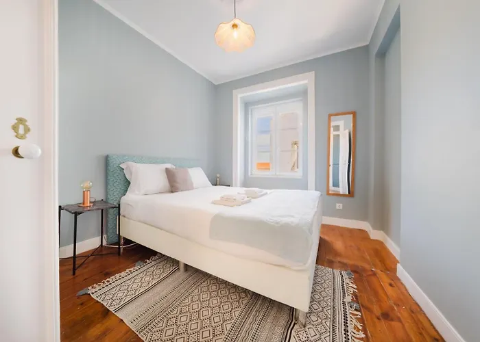 Διαμέρισμα Bright 3br Steps From National Pantheon | By Airnest *