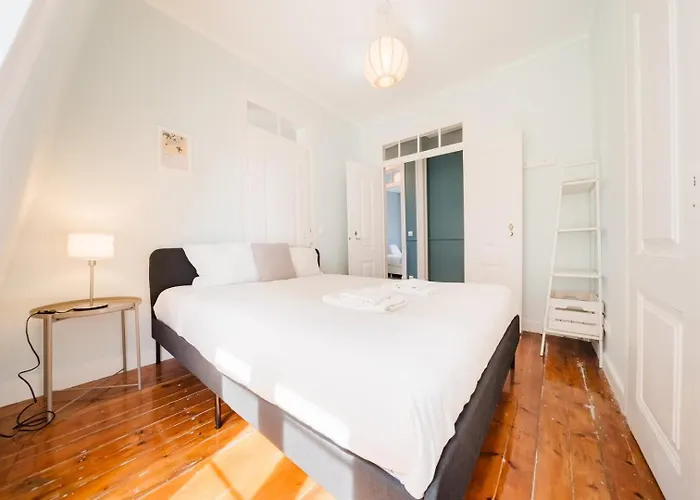 Bright 3br Steps From National Pantheon | By Airnest