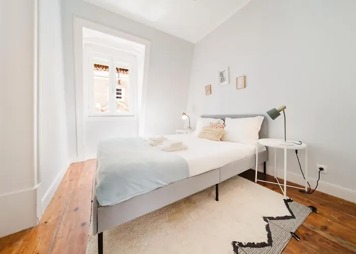 Διαμέρισμα Bright 3br Steps From National Pantheon | By Airnest *