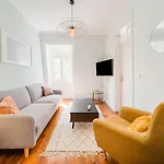 Apartman Bright 3br Steps From National Pantheon | By Airnest