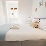 Bright 3br Steps From National Pantheon | By Airnest Apartman *