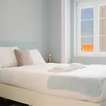Bright 3br Steps From National Pantheon | By Airnest * Lisboa
