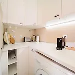 Bright 3br Steps From National Pantheon | By Airnest Apartman Lisboa