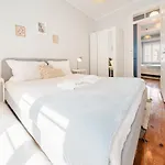 Bright 3br Steps From National Pantheon | By Airnest Apartman *