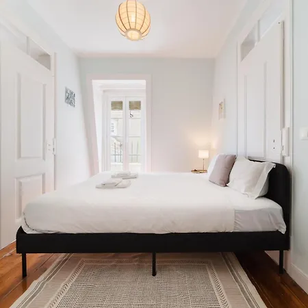 Bright 3br Steps From National Pantheon | By Airnest