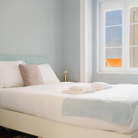 Bright 3br Steps From National Pantheon | By Airnest * Лиссабон